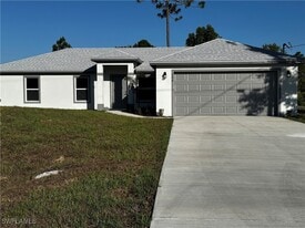 946 Grant Blvd in Lehigh Acres, FL - Building Photo