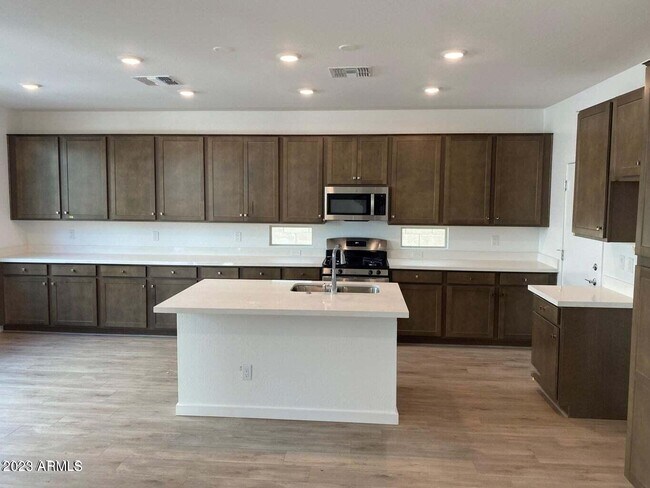 1323 W Bluejay Dr in Chandler, AZ - Building Photo - Building Photo