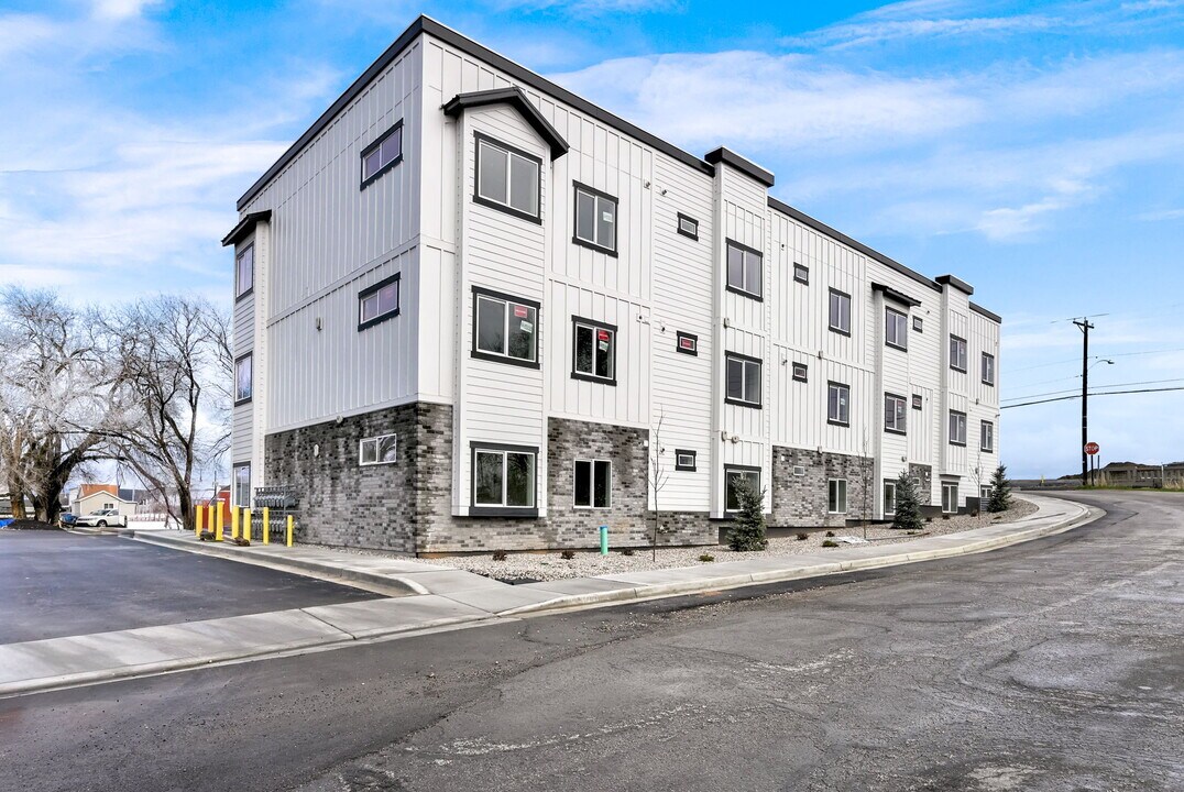 Raintree Apartments in Sunset, UT - Building Photo