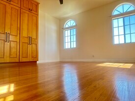 1602 S Sierra Bonita Ave in Los Angeles, CA - Building Photo