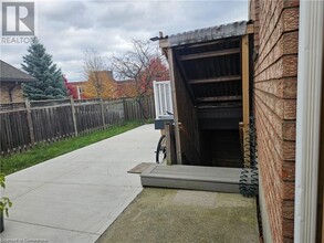 263 Hepburn Crescent in Hamilton, ON - Building Photo - Building Photo