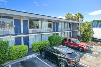 4645 N Socrum Loop Rd, Unit King Studio Renovated in Lakeland, FL - Building Photo - Building Photo