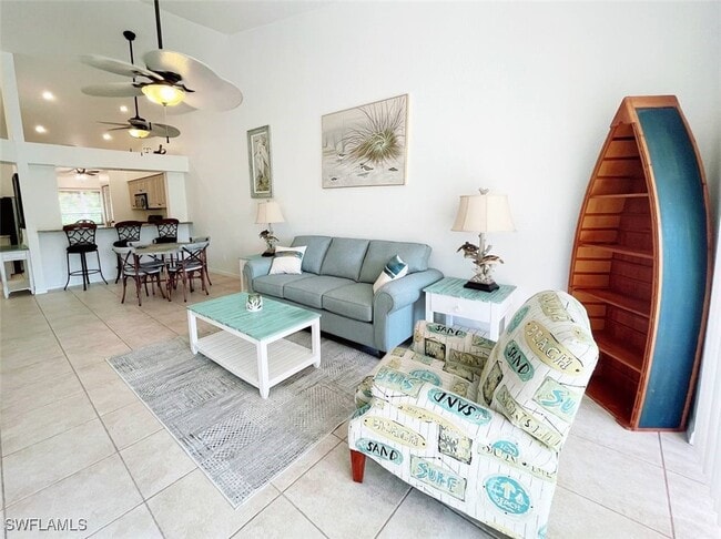 2037 W Crown Pointe Blvd in Naples, FL - Building Photo - Building Photo