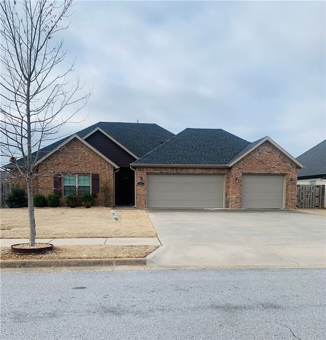 property at 2407 SW Worthington Ave