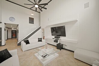 249 Castlegate Ln in Houston, TX - Building Photo - Building Photo