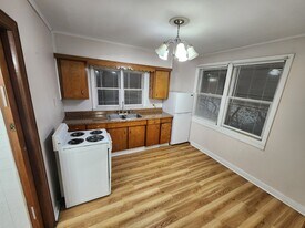 900 E Illinois St in Lemont, IL - Building Photo