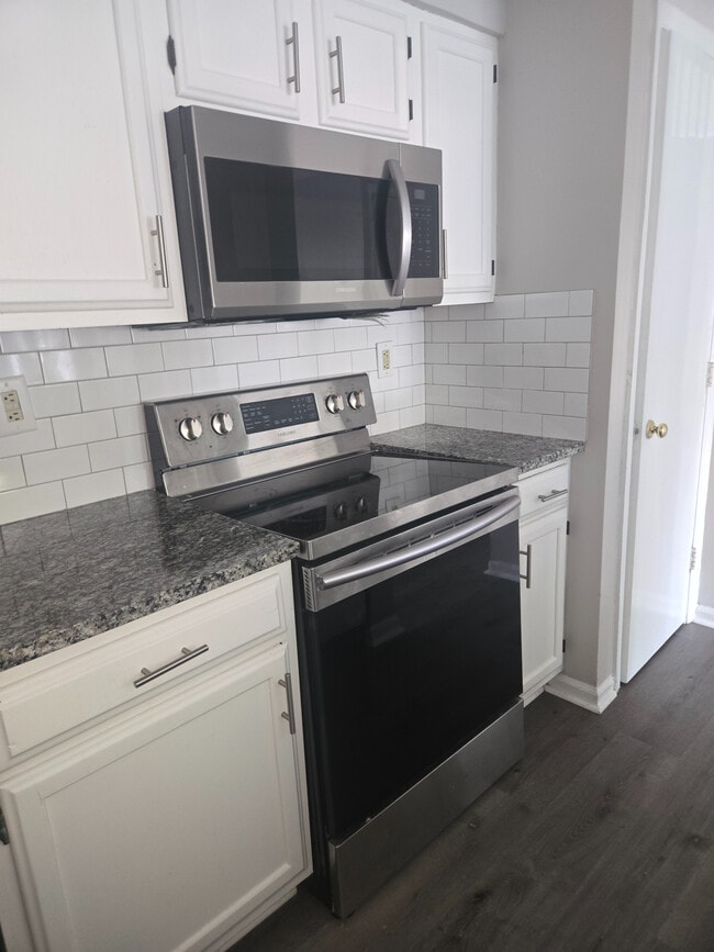 Room in Apartment on Arlyn Cir in Charlotte, NC - Building Photo - Building Photo