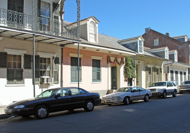 831 Dumaine St in New Orleans, LA - Foto de edificio - Building Photo