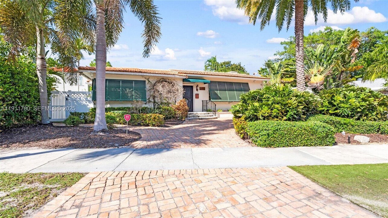 623 NE 17th Way in Fort Lauderdale, FL - Building Photo