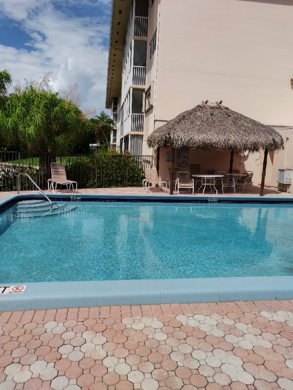 750 NE Spanish River Blvd in Boca Raton, FL - Building Photo - Building Photo