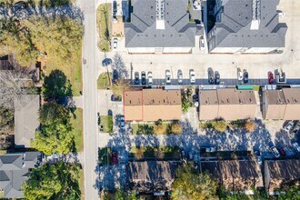 1716 Crestdale Dr in Houston, TX - Building Photo - Building Photo