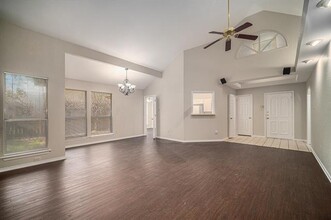 7709 Mahonia Dr in Fort Worth, TX - Foto de edificio - Building Photo
