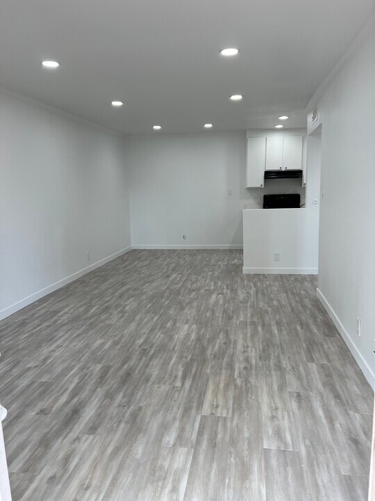 21000 Parthenia St, Unit 22 in Canoga Park, CA - Building Photo