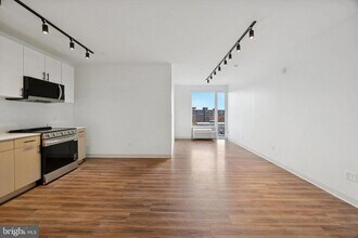 4240 Chestnut St in Philadelphia, PA - Building Photo - Building Photo