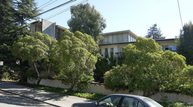 570 Mira Vista Ave in Oakland, CA - Building Photo - Building Photo