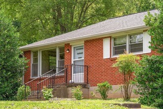 411 Westchester Dr in Nashville, TN - Building Photo - Building Photo