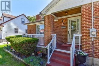 143 Talbot St in Kitchener, ON - Building Photo - Building Photo