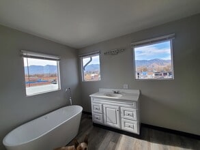 216 E Las Vegas St in Colorado Springs, CO - Foto de edificio - Building Photo