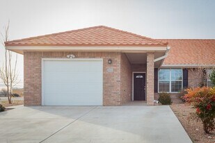 302 Sherrill Ln in Roswell, NM - Building Photo