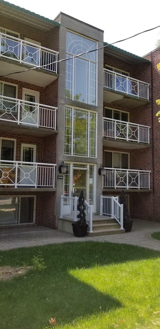 2196 Lakeshore Rd