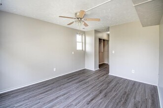 1220 Hillcrest Dr in Bellevue, NE - Building Photo - Building Photo