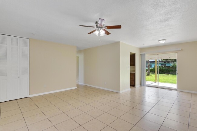 425 Riomar Dr, Unit 4689 Rock in Port St. Lucie, FL - Building Photo - Building Photo