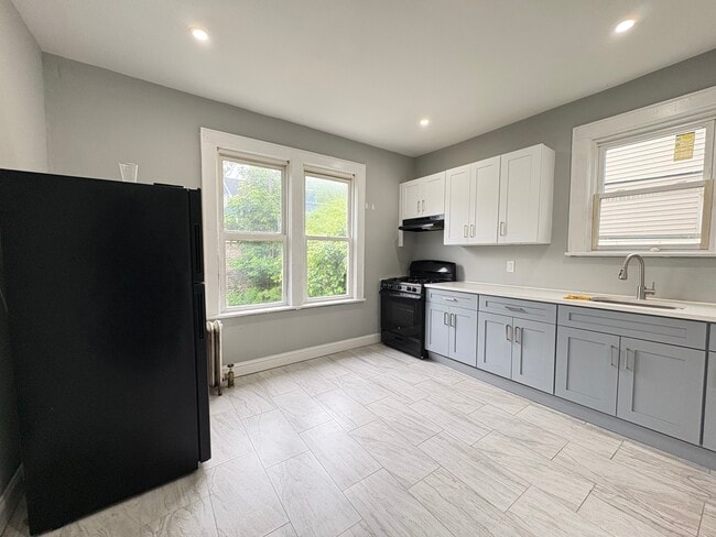 351 Leslie St, Unit 1