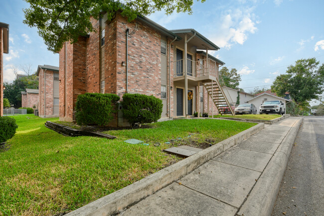 Army Boulevard Garden Apartments in San Antonio, TX - Building Photo - Building Photo