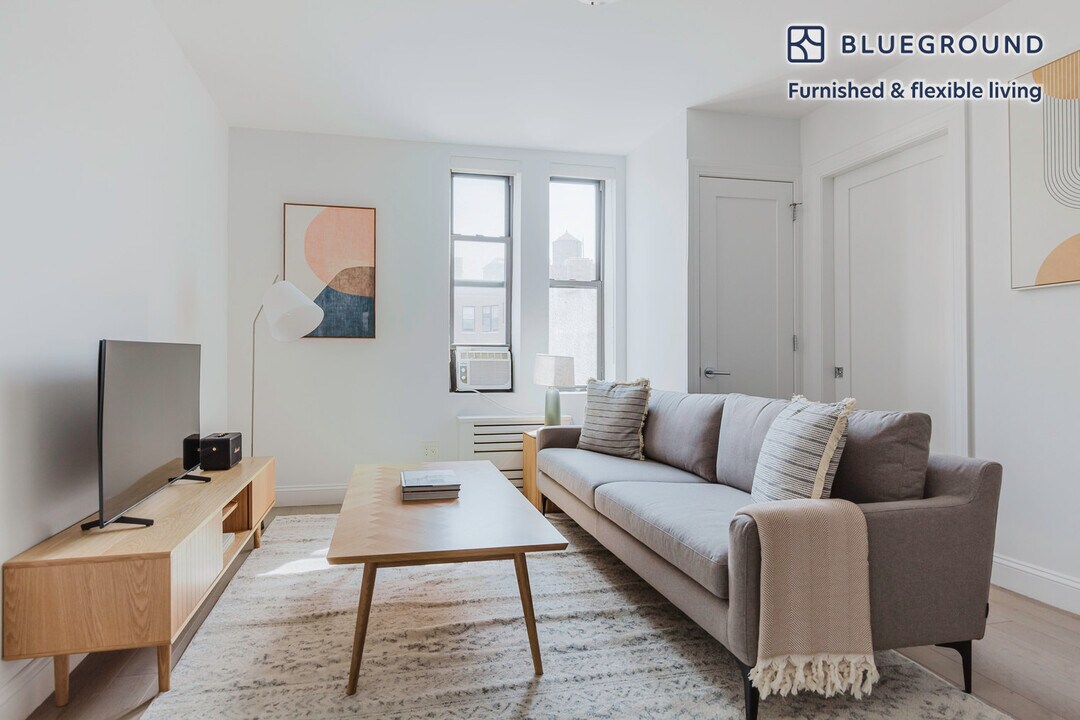 915 West End Ave in New York, NY - Building Photo