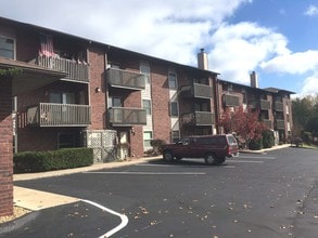 Shepherd of the Hills Estates Apartments in Forsyth, MO - Foto de edificio - Building Photo