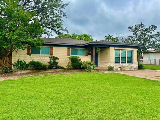 611 Crestview Dr in Granbury, TX - Building Photo - Building Photo