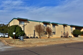 Planet Plaza Apartments in Oklahoma City, OK - Building Photo - Building Photo