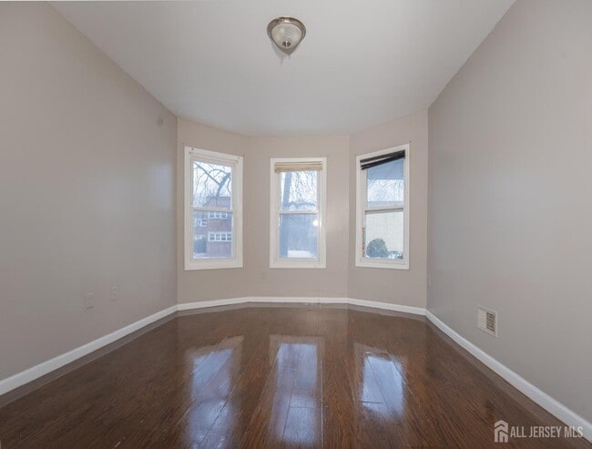 296 N Clinton St in East Orange, NJ - Building Photo - Building Photo