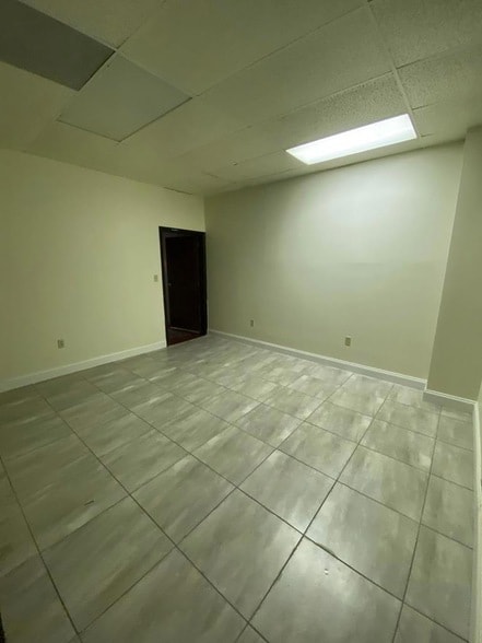 140 N Adams St, Unit 16P in Eagle Pass, TX - Building Photo - Building Photo