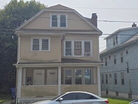260 Pine St in Waterbury, CT - Building Photo