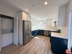 1462 S Wooster St in Los Angeles, CA - Building Photo