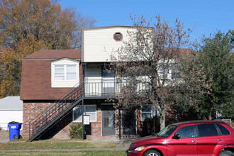4660 Denver Ave in Norfolk, VA - Foto de edificio - Building Photo