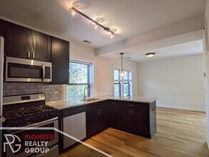 2205 W Eastwood Ave, Unit 2e in Chicago, IL - Building Photo - Building Photo