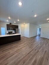 Jonmart Place in Salem, OR - Building Photo - Building Photo