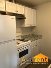 1102 NW E St in Grants Pass, OR - Foto de edificio - Building Photo