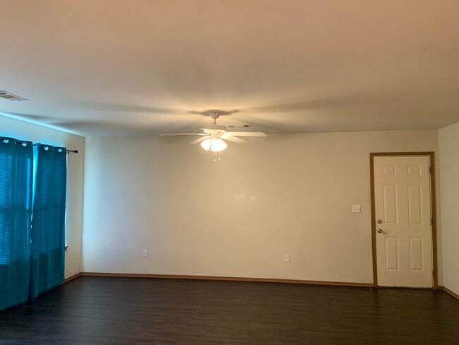 309 E Marietta Ct in Rogers, AR - Foto de edificio - Building Photo