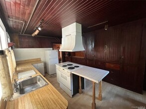 146 Bayview Ave in Northport, NY - Building Photo - Building Photo