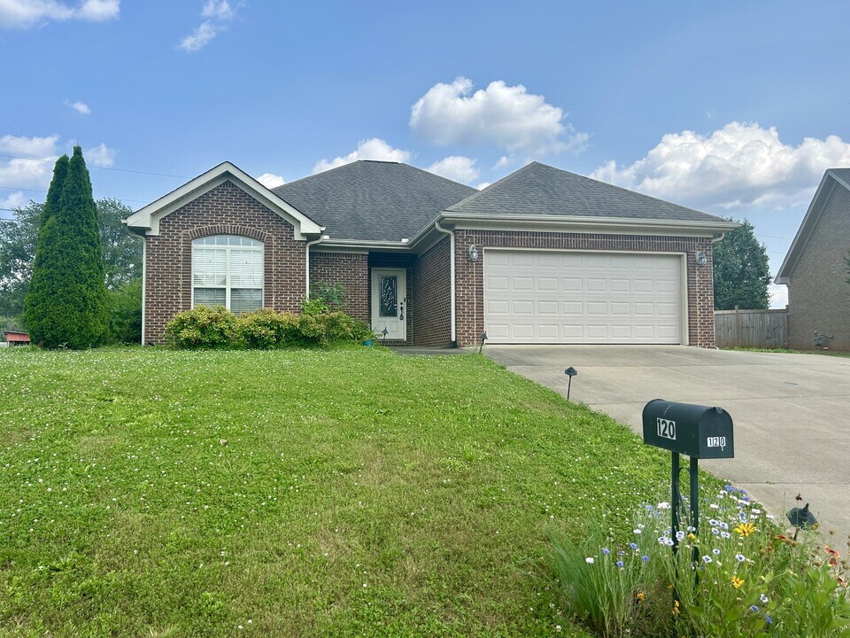 120 Windsor Dr in Muscle Shoals, AL - Building Photo