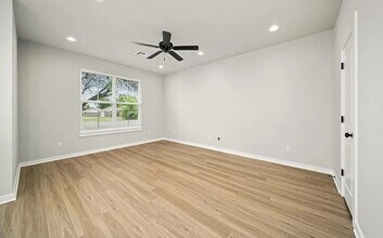 2404 S 4th St in Waco, TX - Building Photo - Building Photo