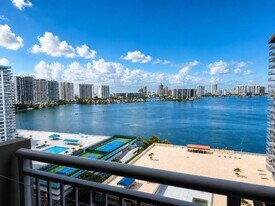 250 174th St in Sunny Isles Beach, FL - Building Photo