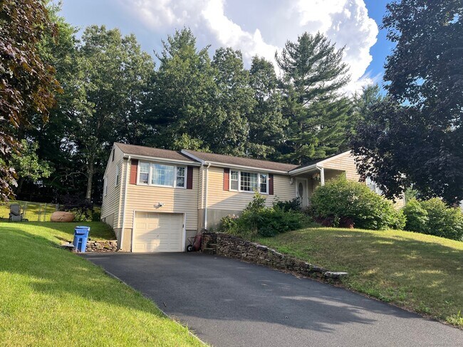 150 Long Hill Dr in Glastonbury, CT - Building Photo - Building Photo