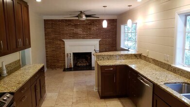 3857 Land O Lakes Dr NE in Atlanta, GA - Building Photo - Building Photo