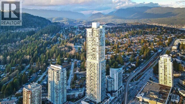 567 Clarke Rd in Coquitlam, BC - Building Photo - Building Photo