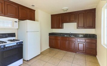 1046 N Clifford Ave, Unit D in Rialto, CA - Building Photo - Building Photo