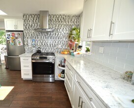 8 Howe St in Somerville, MA - Building Photo - Building Photo